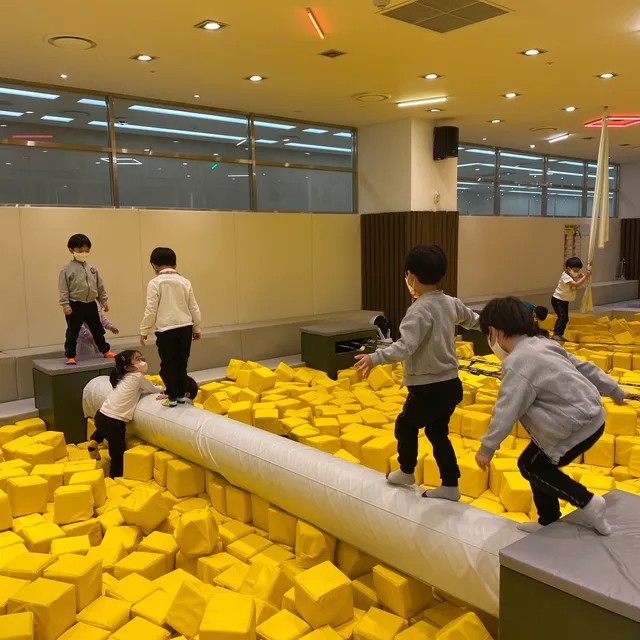 PLAYZ LOUNGE 플레이즈 라운지