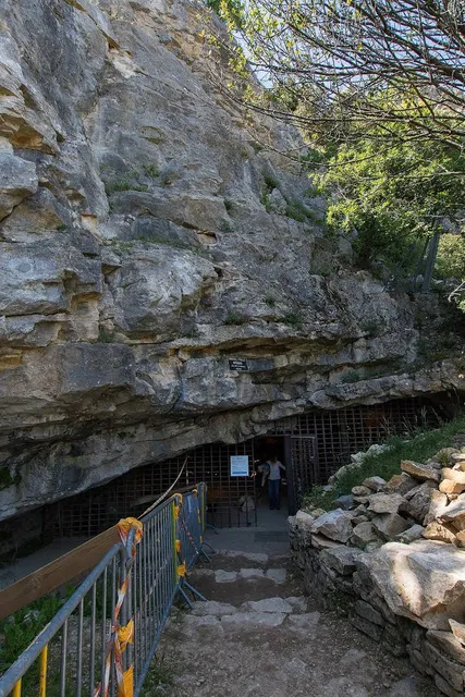 Néron cave