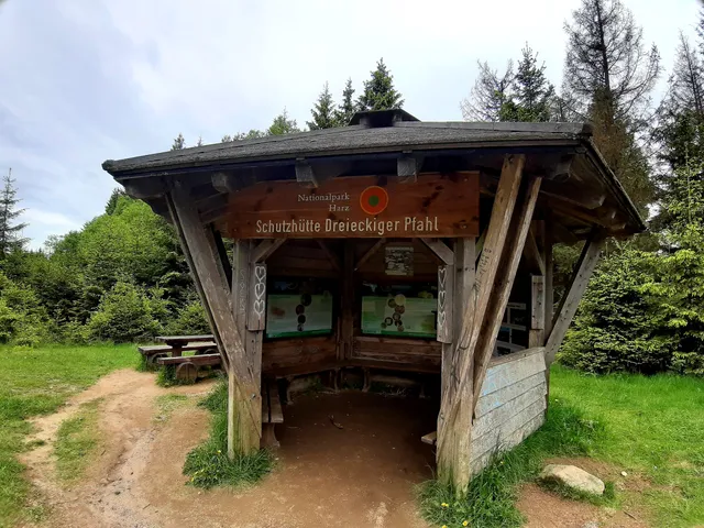 Dreieckiger Pfahl HWN 168