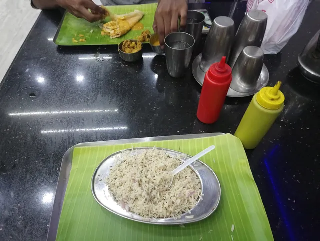 Hotel Saravan Bhavan