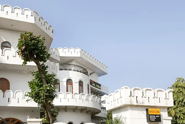 SPOT ON Hotel Art Mahal