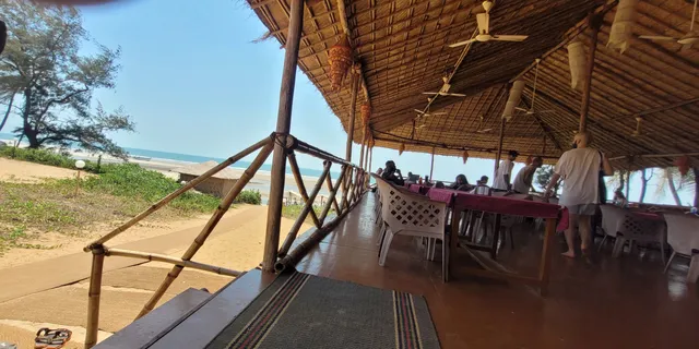 Dunes Restaurant And Huts