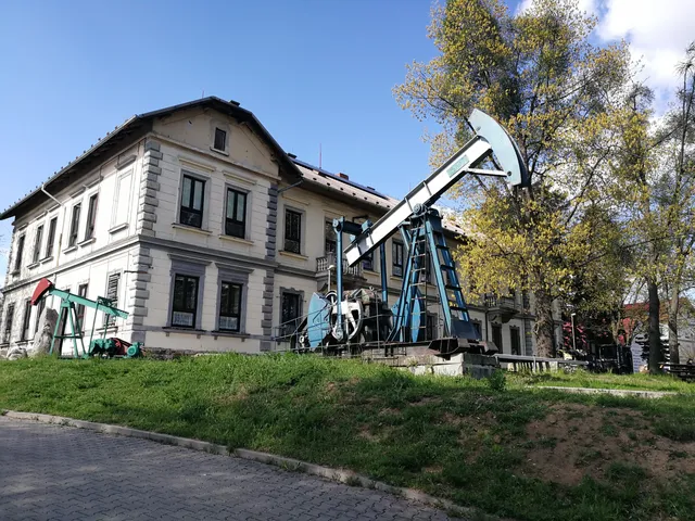 Museum of Oil Mining and Geology