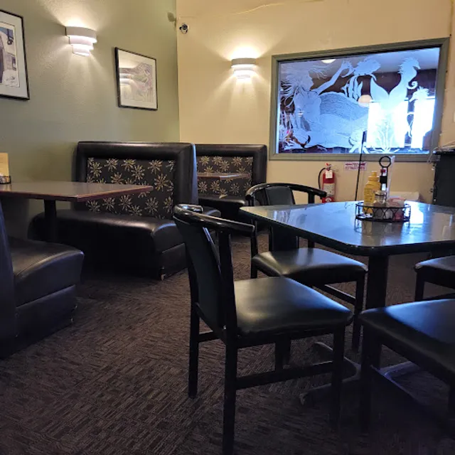 Breeze Inn Restaurant & Lounge