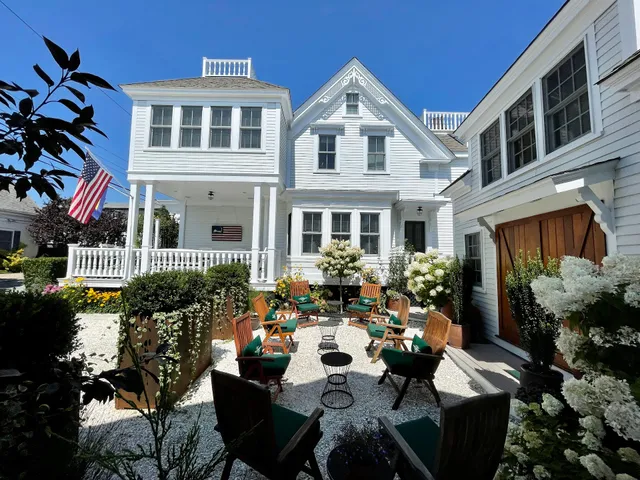 White Porch Inn Art Hotel