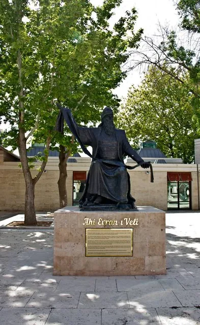 Cacabey Meydanı (ysrkma)