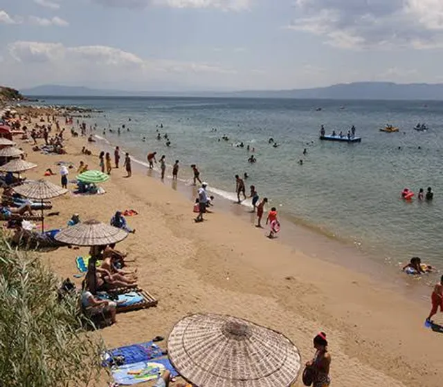 Armutlu Tatil Köyü Yanı Halk Plajı