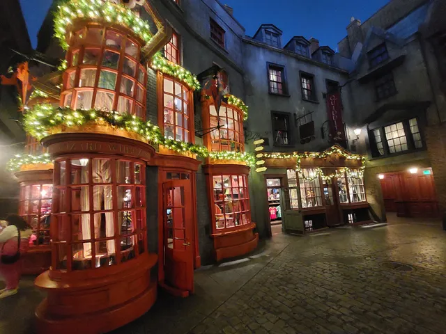The Wizarding World of Harry Potter - Knockturn Alley
