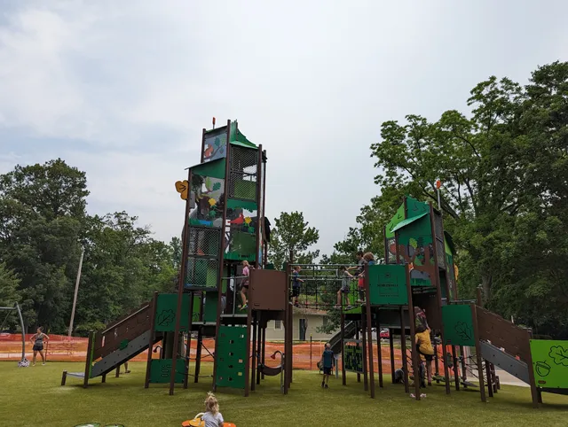 Noblesville Parks & Recreation / Forest Park Inn