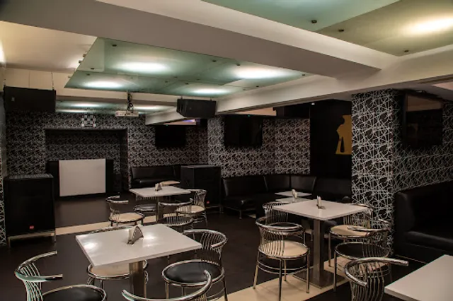 Black And White - The Residency