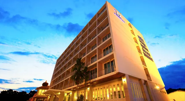 B2 Premier Hotel & Resort