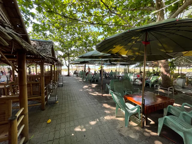 ร้านอาหารมณฑาทิพย์ (Monthathip Restaurant)