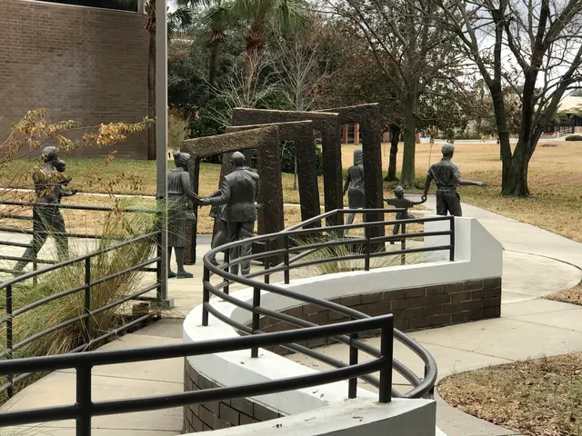 (Bridges) Richard & Annette Bloch Cancer Survivor's Park