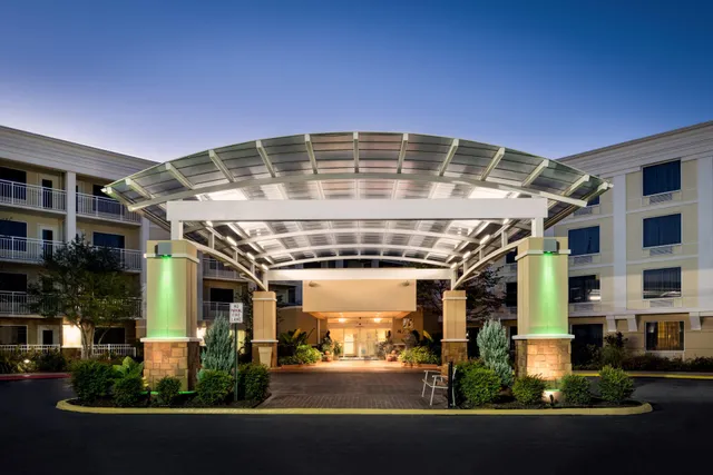 Holiday Inn & Suites Atlanta Airport-North by IHG
