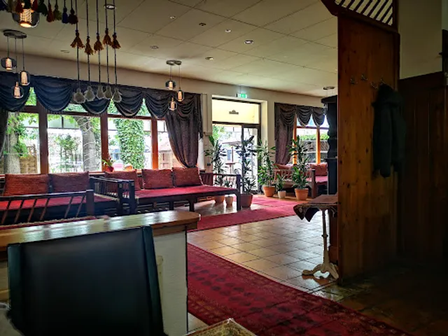 Band Amir Restaurant