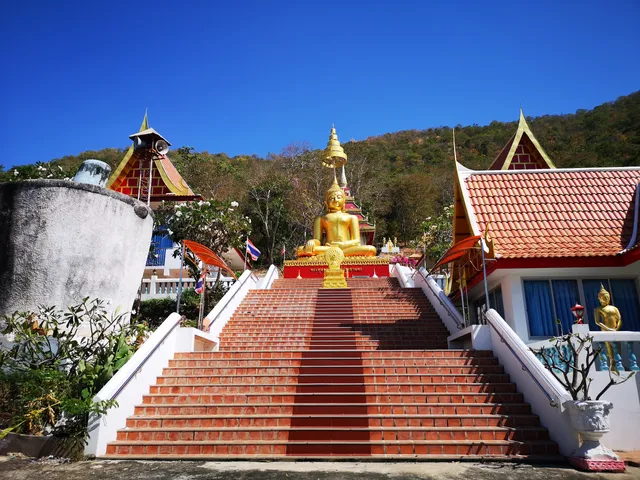 Wat Tham Phon Sawan