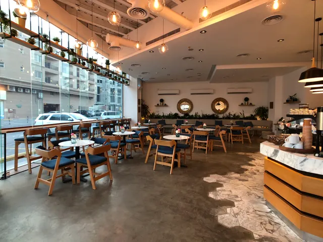 Qaf Coffee Roasters محمصة ومقهى قاف