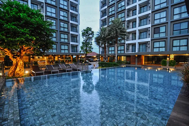 เดอะเอสบล็อค คอนโดเทล