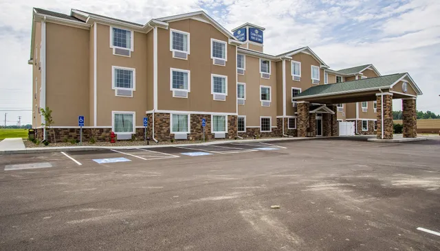 Cobblestone Hotel & Suites - Hutchinson
