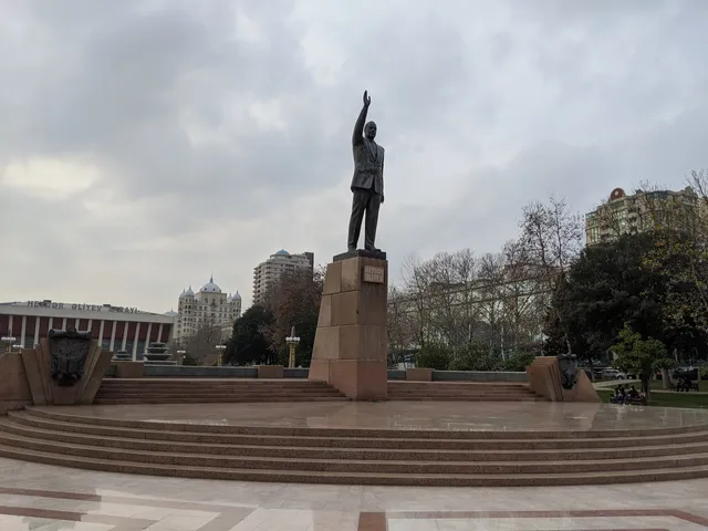 Heydər Əliyevin Heykəli