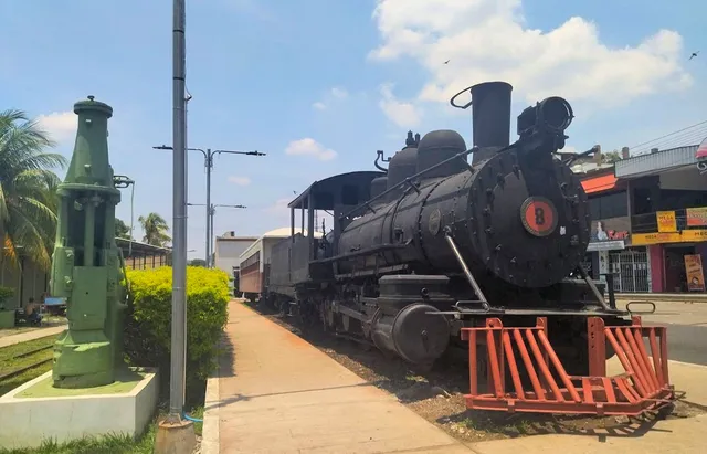 Monumento Al Ferrocarril