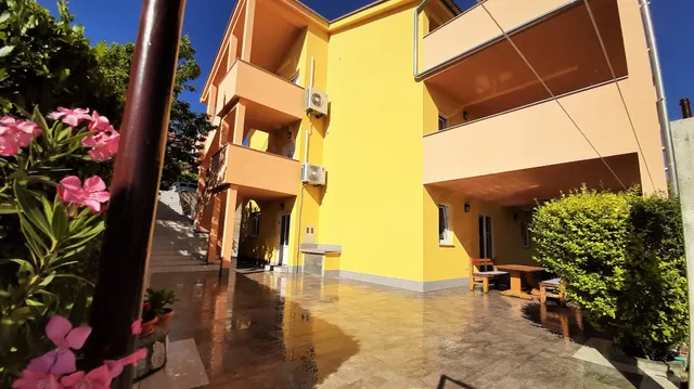 Privatni smještaj Novi Vinodolski - Apartmani s pogledom na more