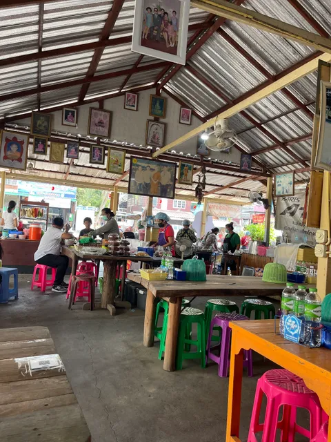 ก๋วยเตี๋ยวเรือชินเฮง เจ้าเก่า ถนนวัดใหญ่ชัยมงคล -วัดพนัญเชิง