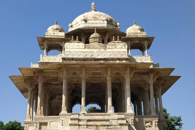 84 khambhon ki chhatri