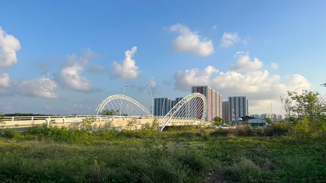 Urban Isle Bridge