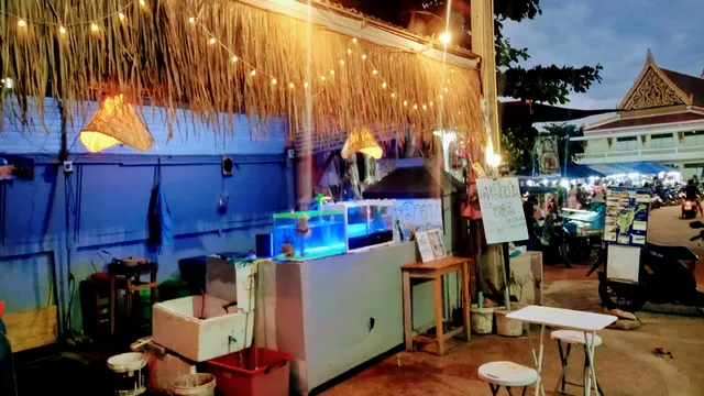 ส้มตำตัว ว. หน้าวัดเกาะล้าน