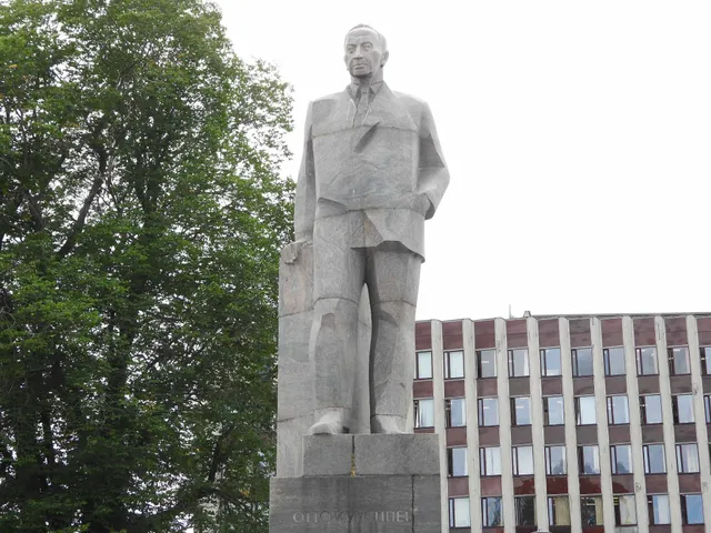 Statue of Otto Wille Kuusinen