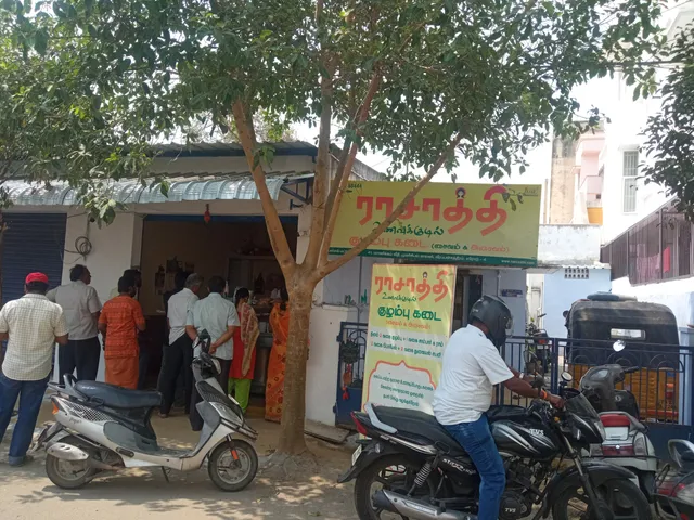 Raasaathi Unavukkudil