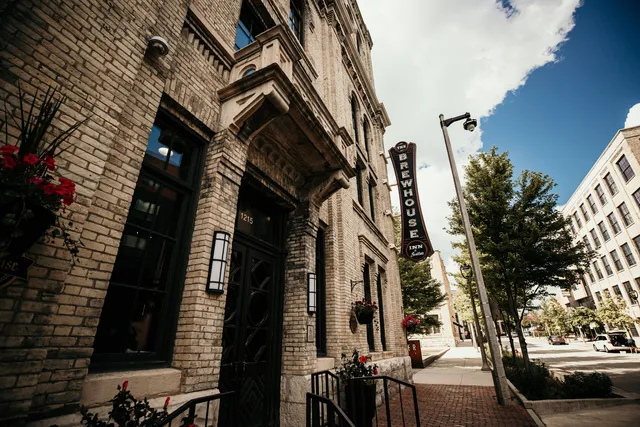 Brewhouse Inn & Suites
