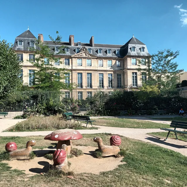 Hôtel-Salé-Léonor-Fini Garden