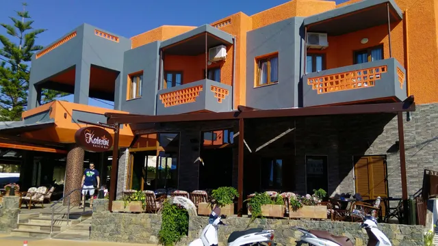 Katerini Apartments Hotel & Bar