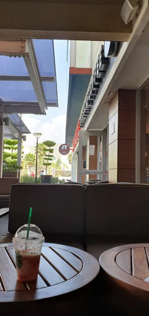 Starbucks Patio Patria