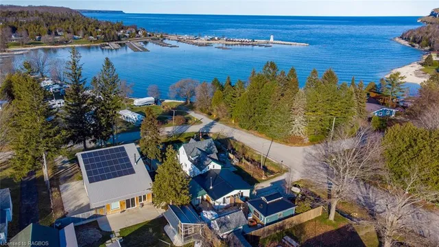 The Lion's Lighthouse Cottage