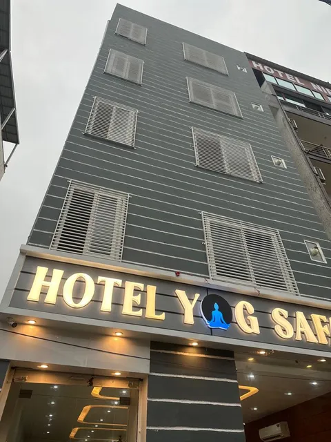 Hotel Yog Safari (Behind Parmarth Niketan)