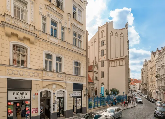 Mordecai 12 Apartments by Adrez