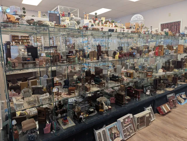 Fingertip Fantasies Dollhouses