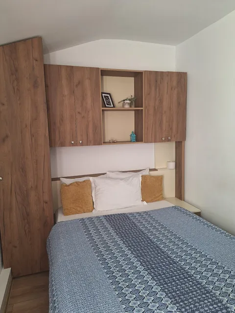 iVAVev is Us by The Sea