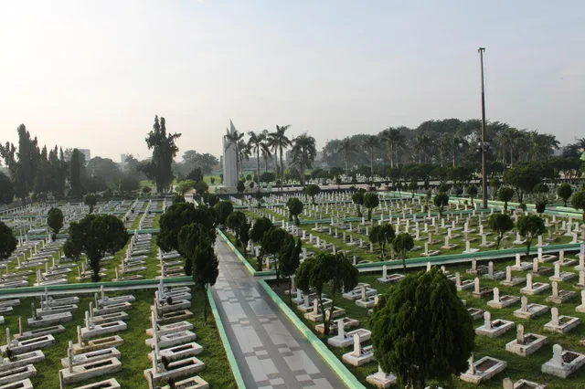 Carolina Transit Mitra RedDoorz