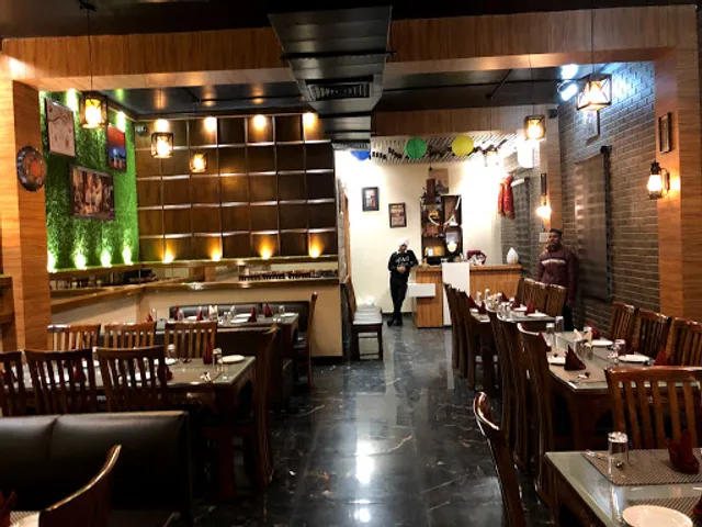 Grand Old Wild Bar & Restaurant