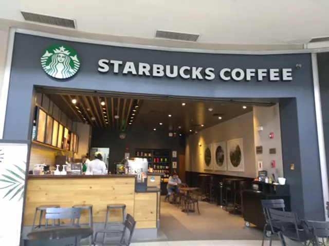 Starbucks - Real Plaza