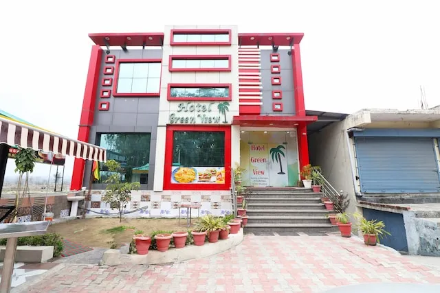 OYO 29379 Hotel Green View