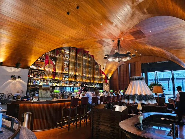 Canteen 71 Sequis Tower