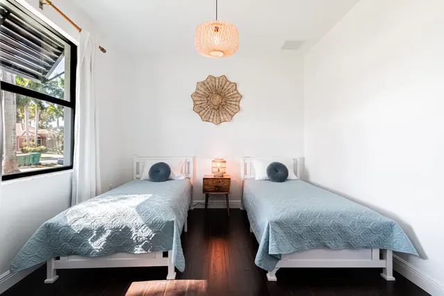 Vanderbilt Beach Bungalow