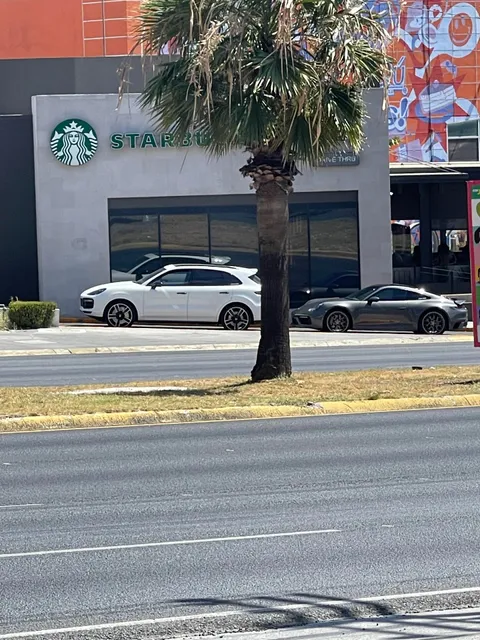 Starbucks Plaza Qu DT