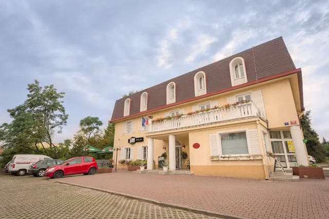 Hotel Carl Inn Suchdol