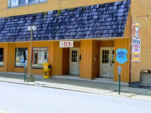 Fox's Pizza Den